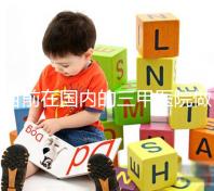 目前在國內(nèi)的三甲醫(yī)院做一代試管一個周期的平均費用為3萬元左右，做二代試管一個周期的平均費用為4萬元左右，做三代試管一個周期的平均費用為7萬元左右。